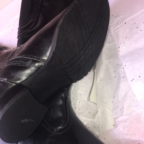 Boots - Picture 2 of 3